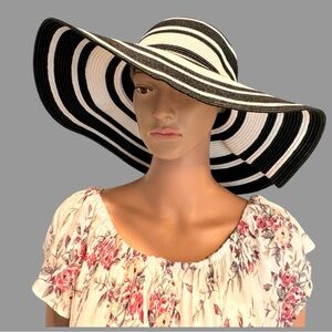 NWT Victoria’s Secret Wide brim summer straw hat